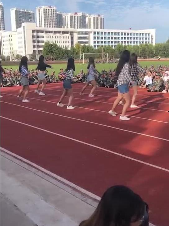 吃瓜小姐姐跳舞视频,舞蹈实力派！