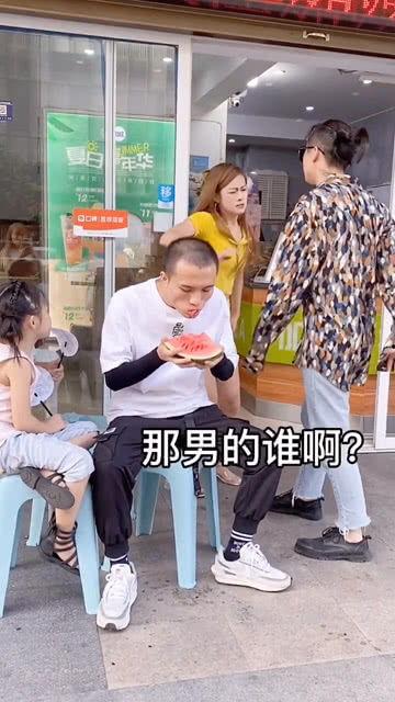 吵架吃瓜群众围观视频播放,吃瓜群众视频播放引发热议