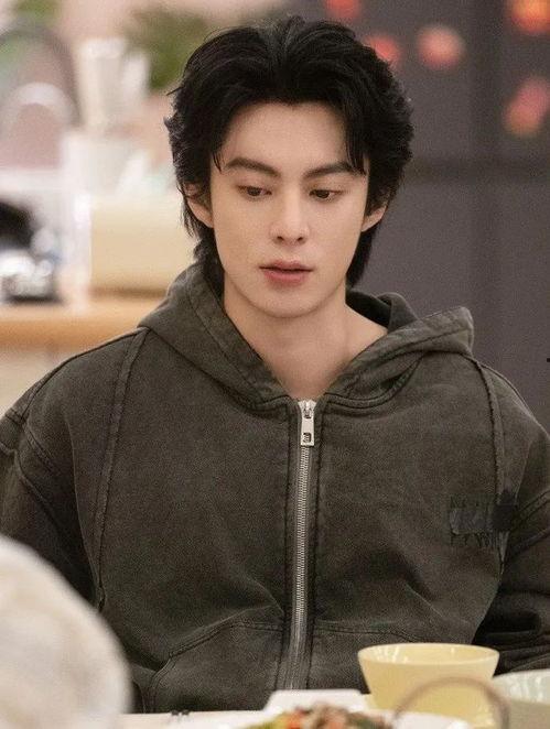 王鹤棣在线吃瓜视频,揭秘娱乐圈幕后故事