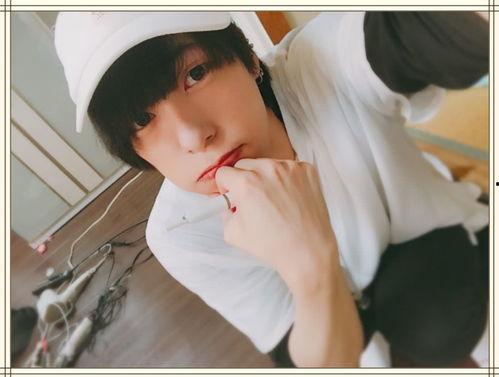 嫩哥吃瓜变装视频大全,趣味横生的变装秀